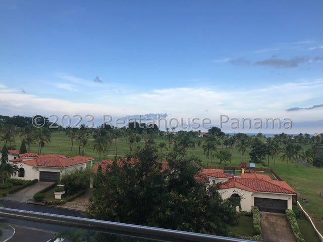 Stunning Beachfront Apartment with Panoramic Views
